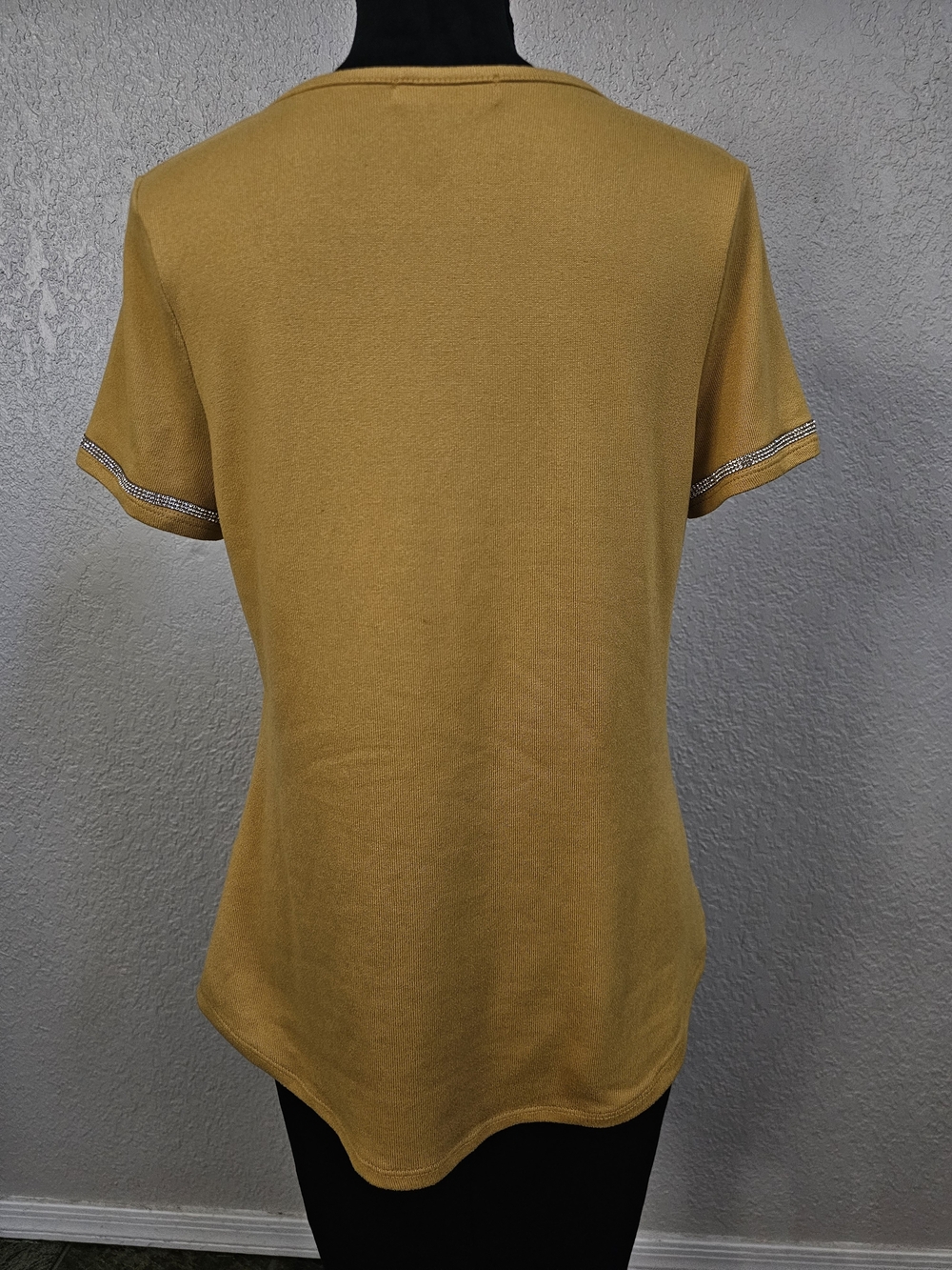Mustard Short-Sleeve Cutout Women's Top M - Picture 7 of 10